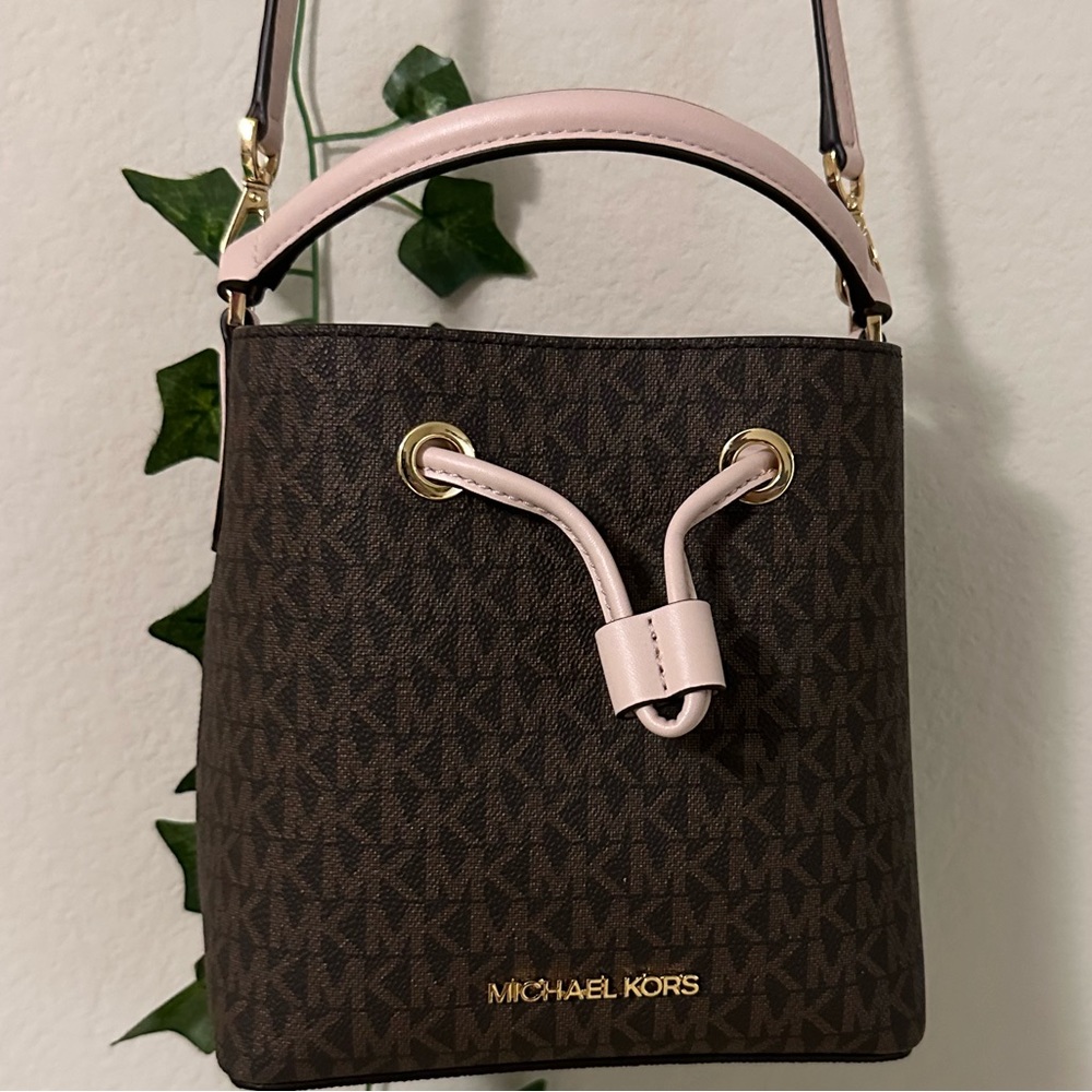 Michael Kors bucket bag